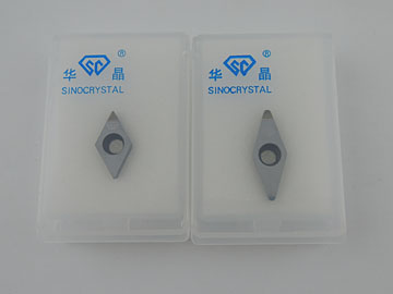 Turning blade of monocrystalline diamond